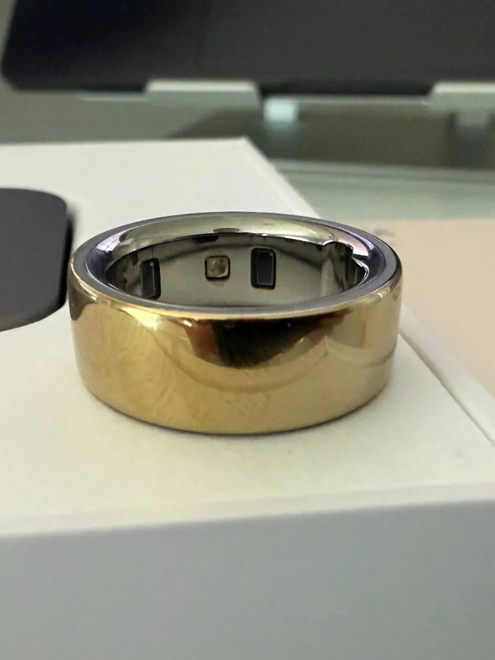 Oura Ring 4 — Size 6 | Ring + Charger & Charging Cable